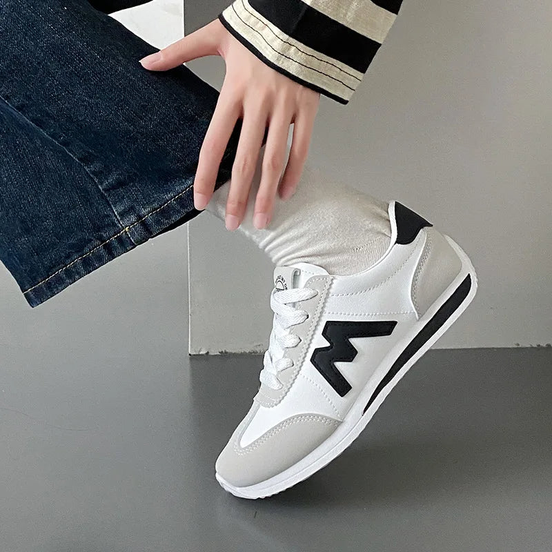 MODA - Monogram Sneakers